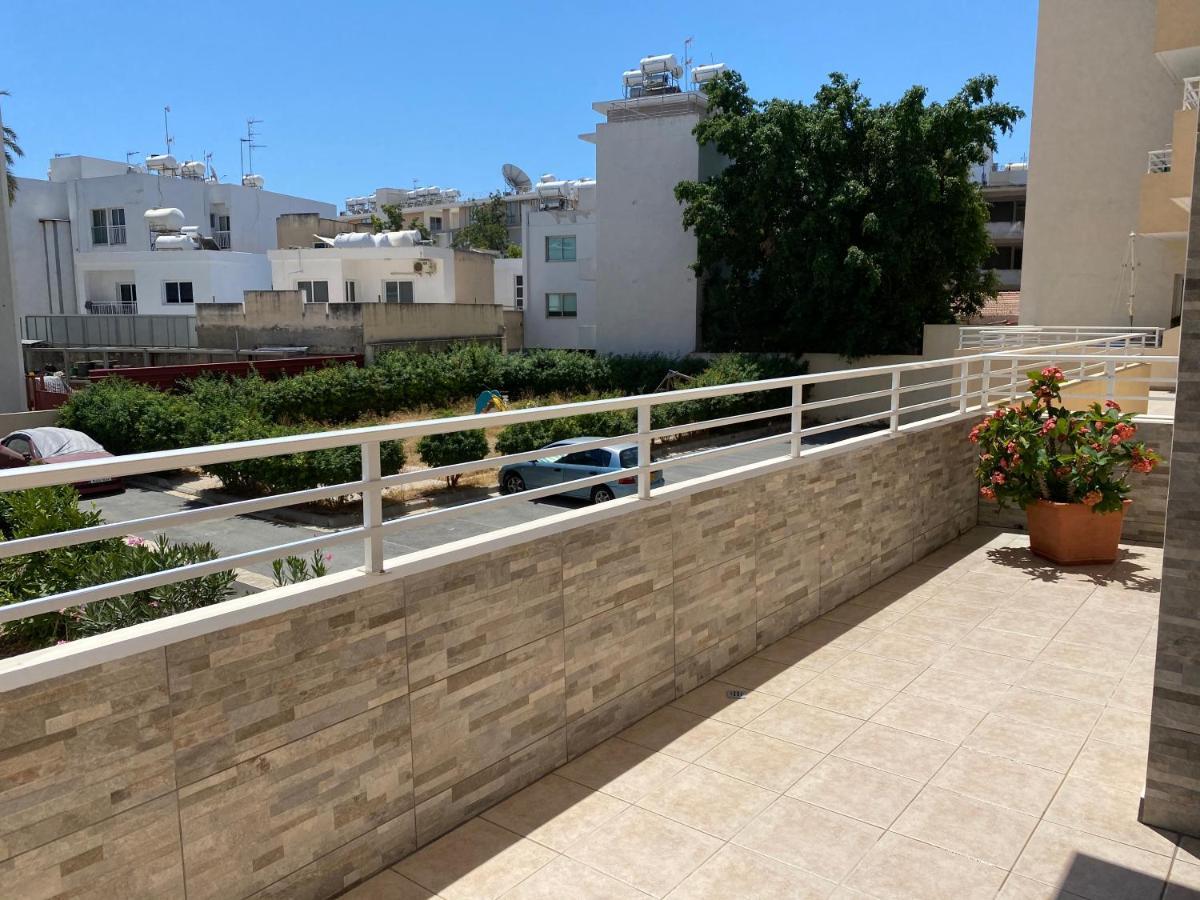 Apartament Holiday City Center Larnaca Zewnętrze zdjęcie