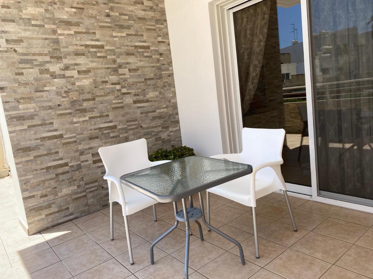 Apartament Holiday City Center Larnaca Zewnętrze zdjęcie