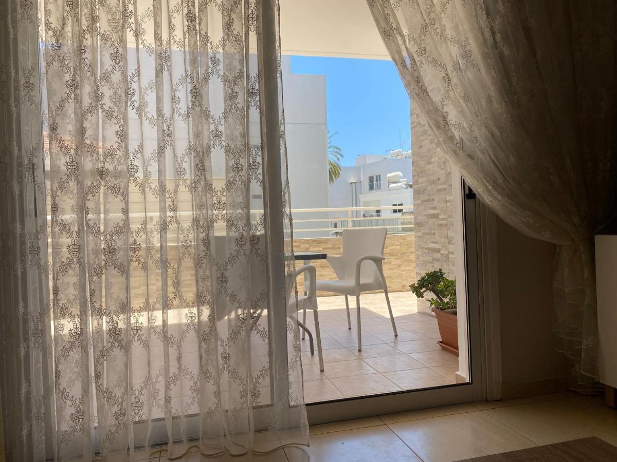 Apartament Holiday City Center Larnaca Zewnętrze zdjęcie