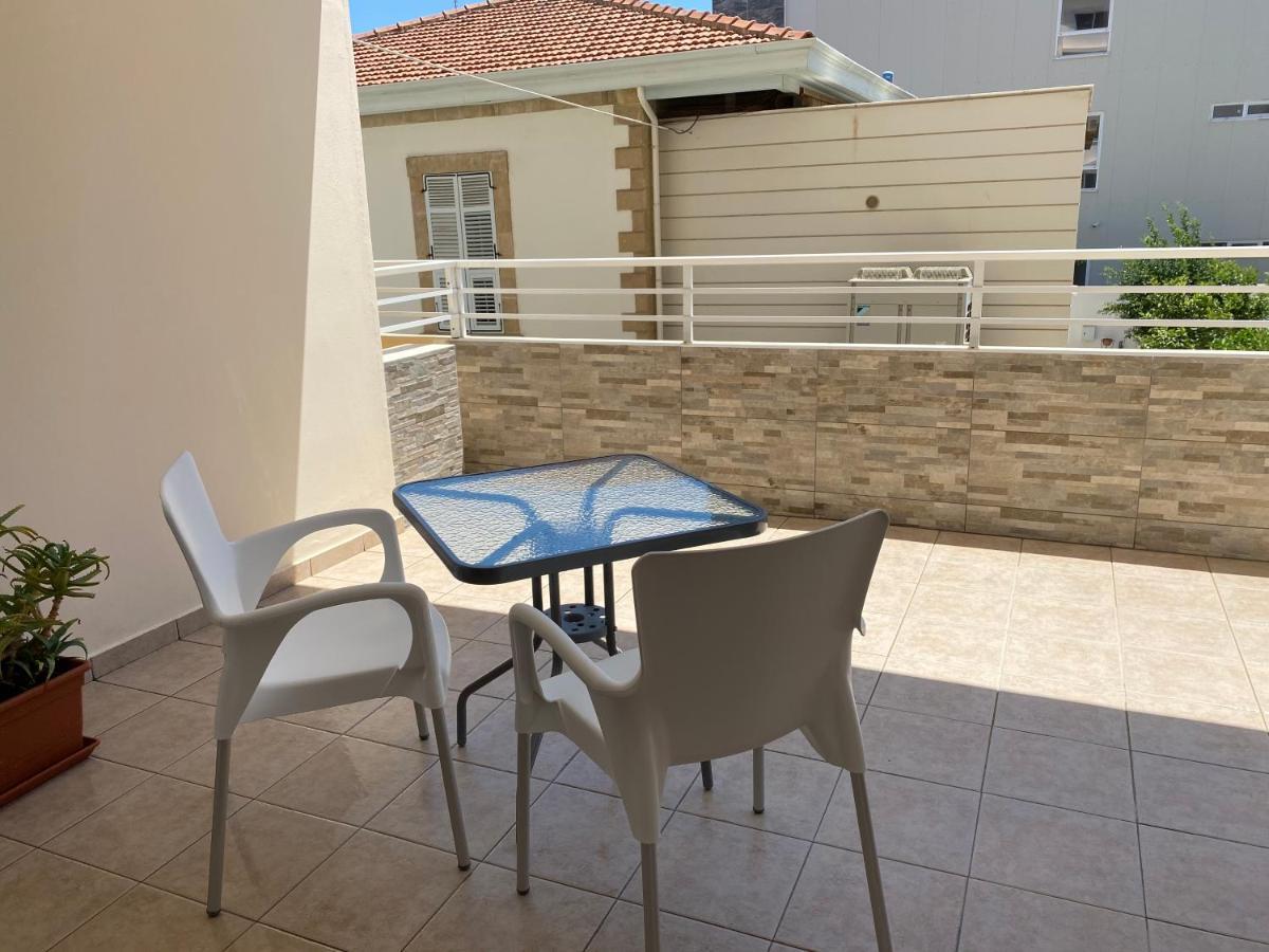 Apartament Holiday City Center Larnaca Zewnętrze zdjęcie