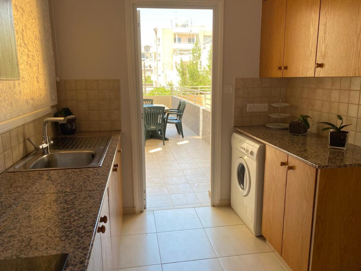 Apartament Holiday City Center Larnaca Zewnętrze zdjęcie