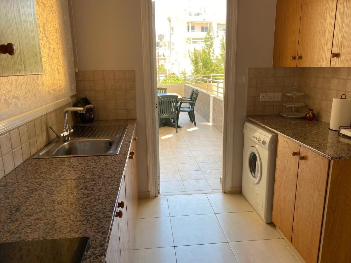 Apartament Holiday City Center Larnaca Zewnętrze zdjęcie