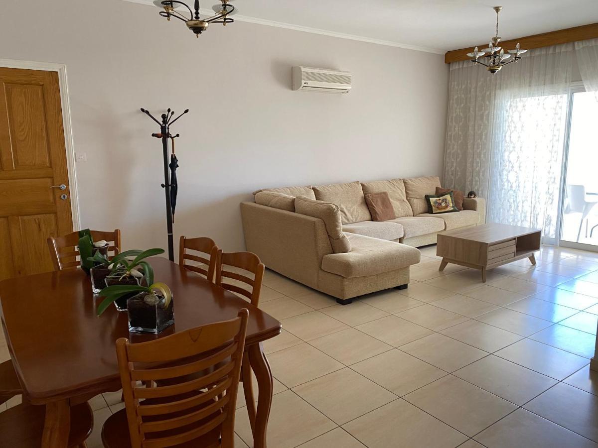 Apartament Holiday City Center Larnaca Zewnętrze zdjęcie